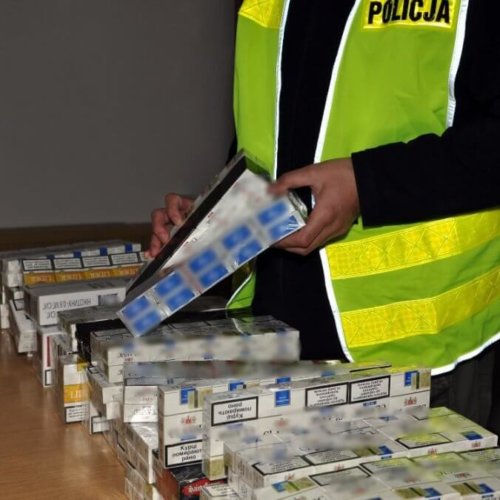 POLICJANCI ZABEZPIECZYLI 570 PACZEK PAPIEROSÓW