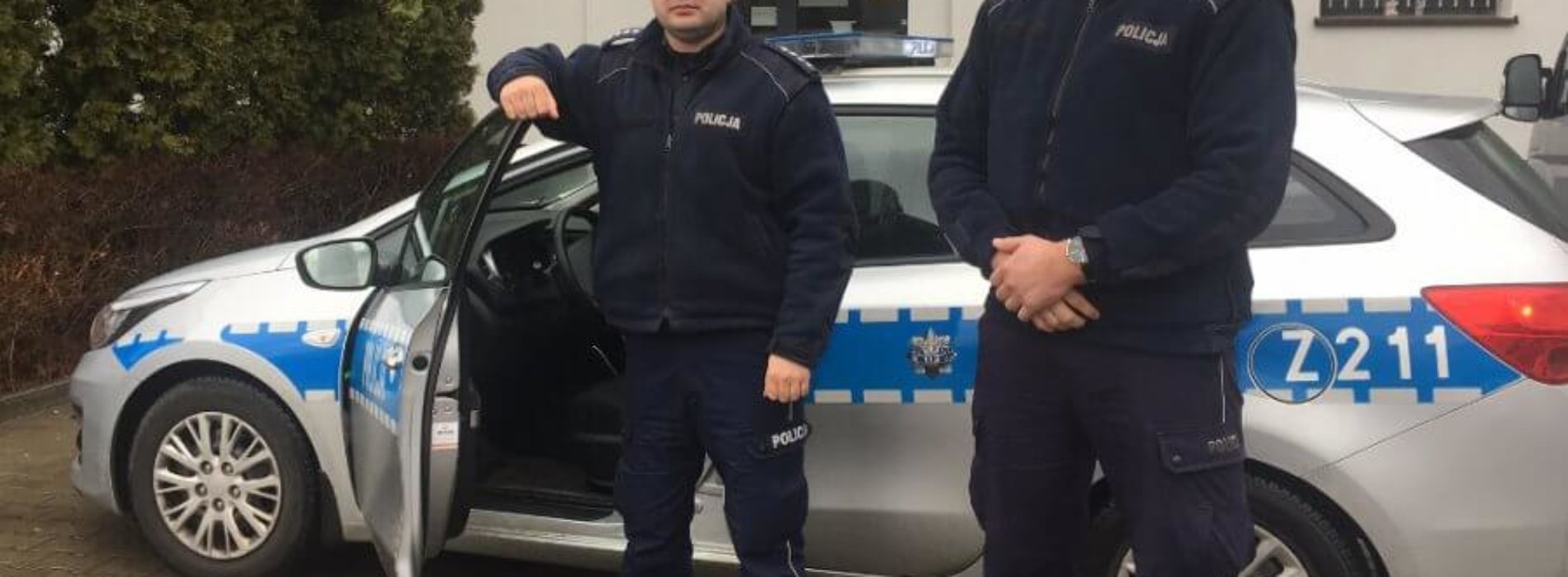 POLICJANCI URATOWALI RODZINĘ PRZED ZACZADZENIEM