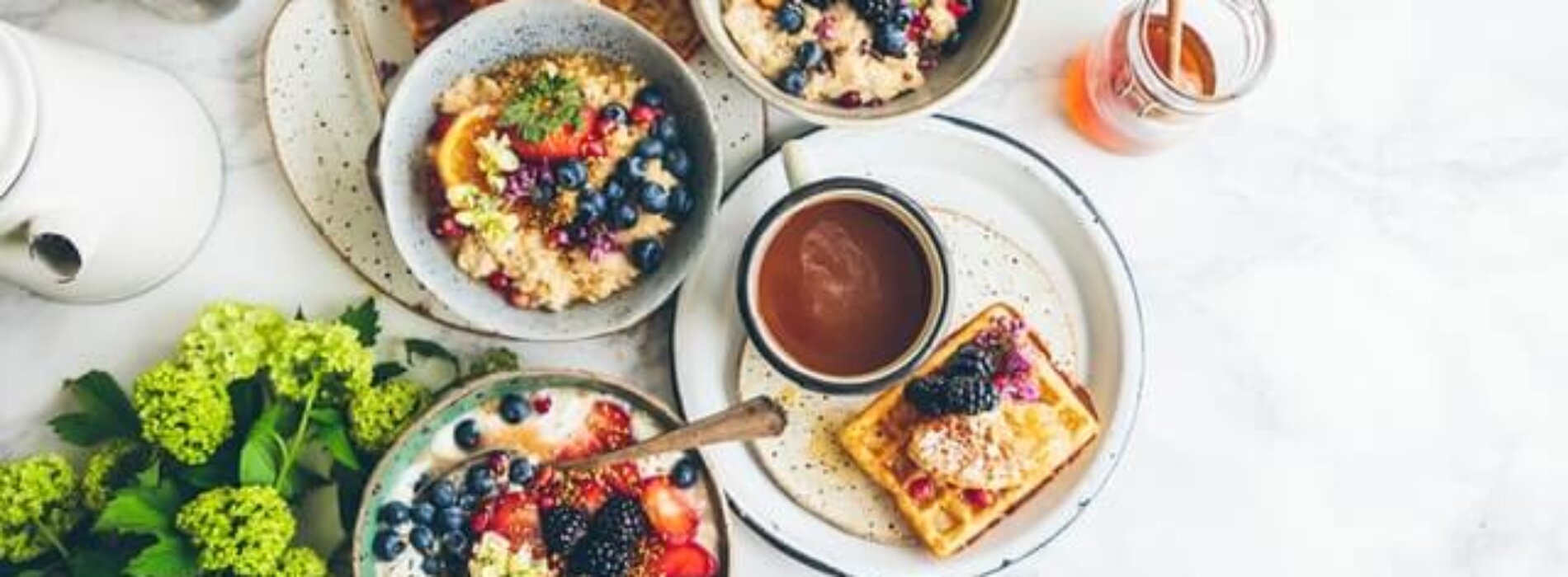 Sportowa dieta pudełkowa dla osób trenujących siłowo – jak zbilansować białko, tłuszcze i węglowodany?