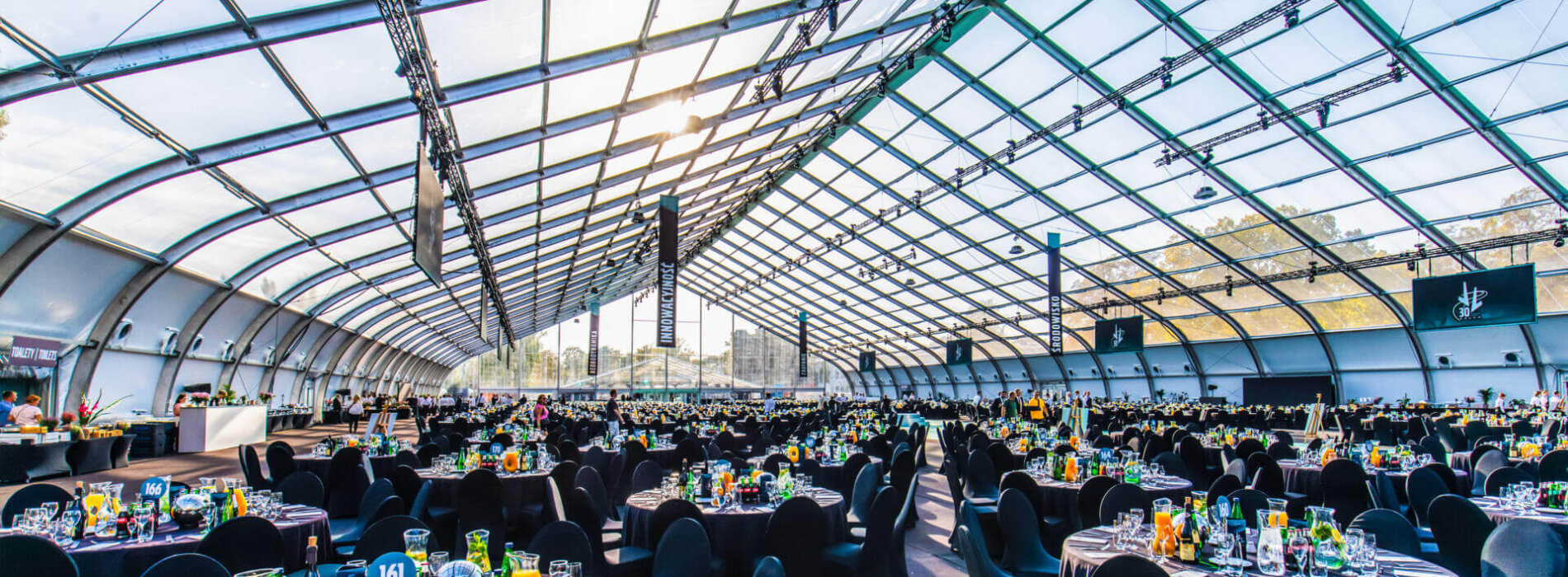 Logistyka i montaż – co musi wiedzieć organizator przy wynajmie namiotu eventowego