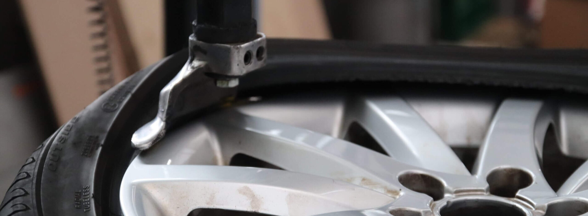 Kiedy wymienić montażownicę do opon na nową?